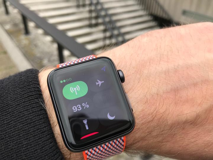 Review Apple Watch Series 3 Closeup 02