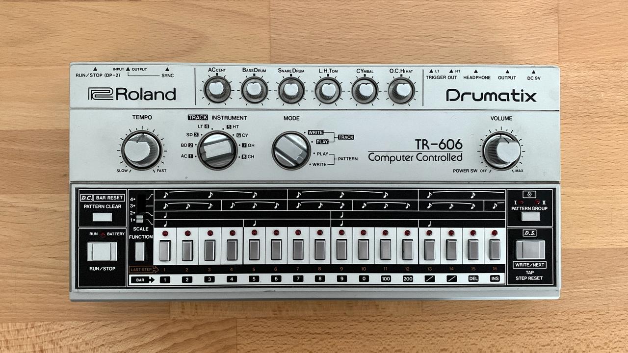Roland TR 606