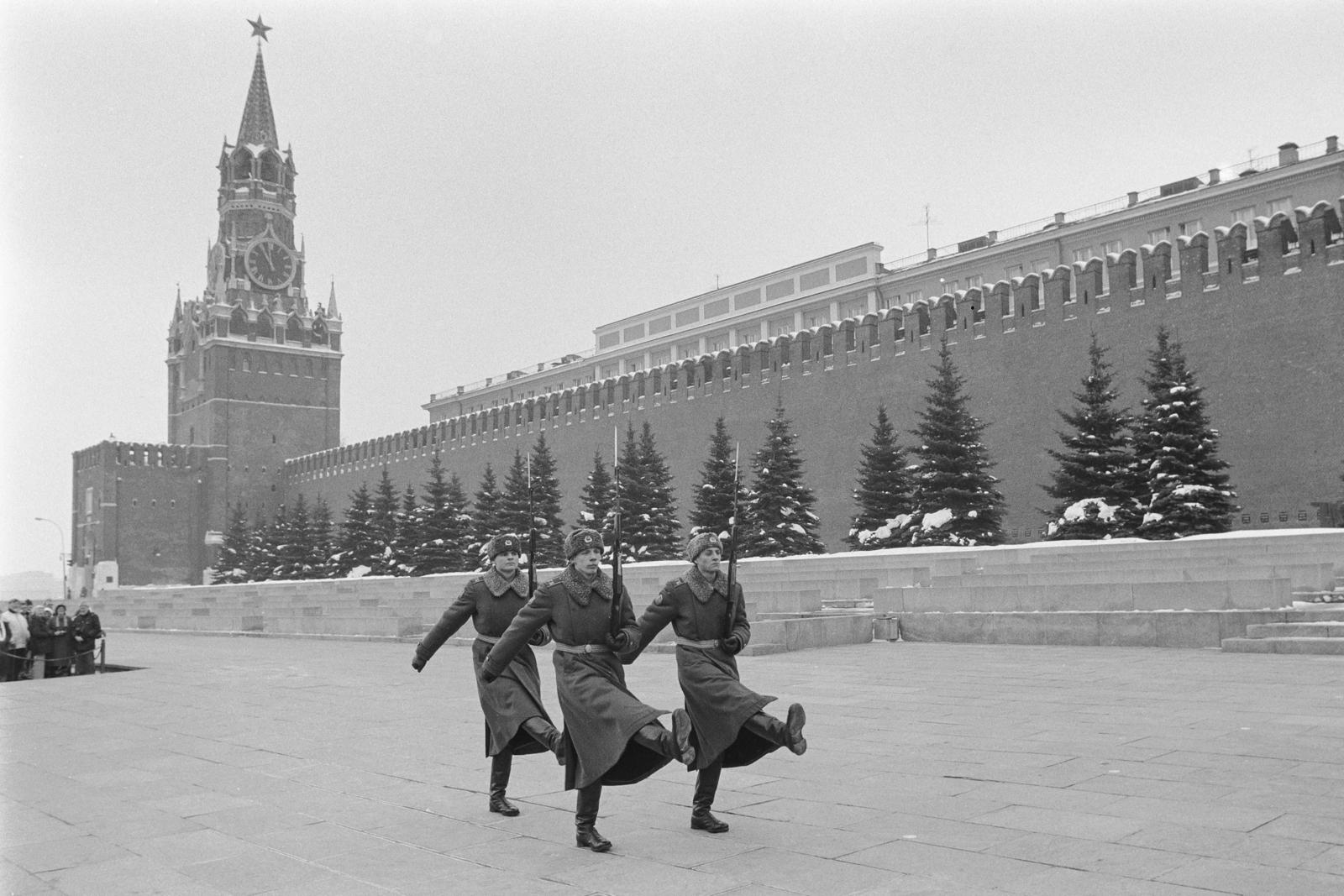 FF-07052022-Roter Platz in Moskau mit Soldaten