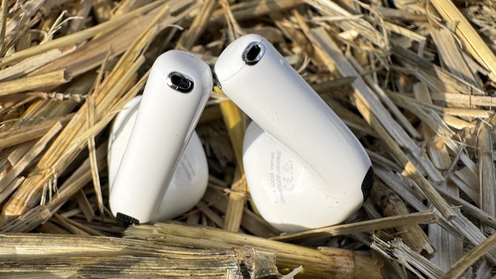 Apple AirPods 4 mit ANC im Closeup