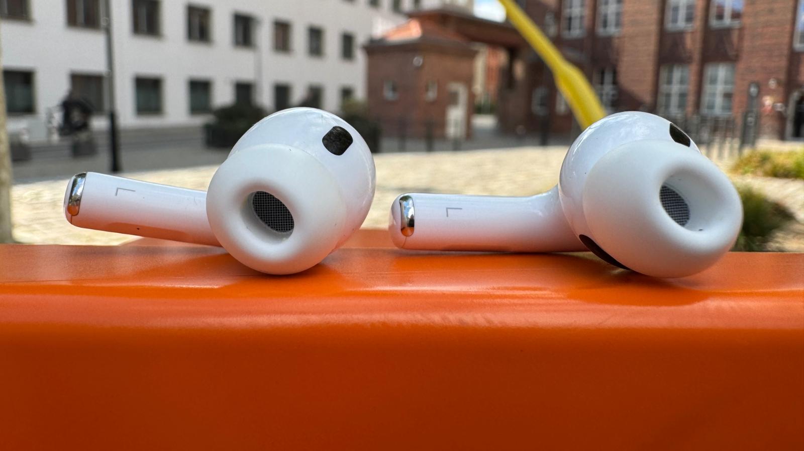 Die Silikon-Aufsätze der AirPods Pro 2 und Pro 3 im Vergleich