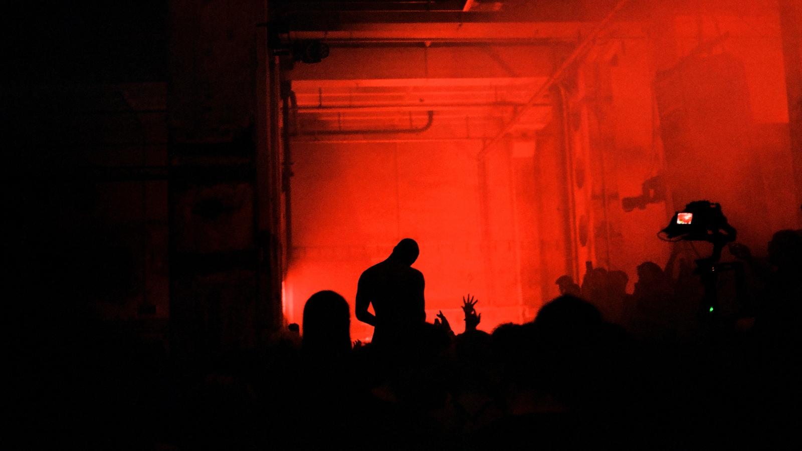Berlin Atonal 2023 Atmo in der großen Halle des karftwerks